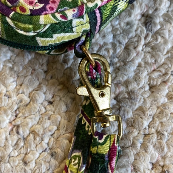 Vera Bradley Chelsea Green wristlet - Picture 5 of 11